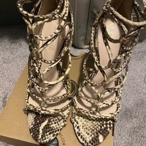 Snakeskin heels 👠